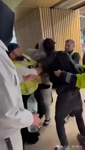 PP电子-Labubu英国停售！泡泡玛特饥饿营销埋隐患明星热